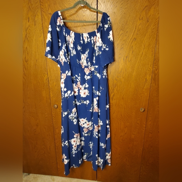 BloomChic smocked maxi - Picture 2 of 4